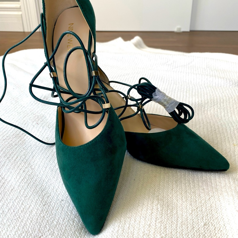 New Nine West size 9 suede green pumps